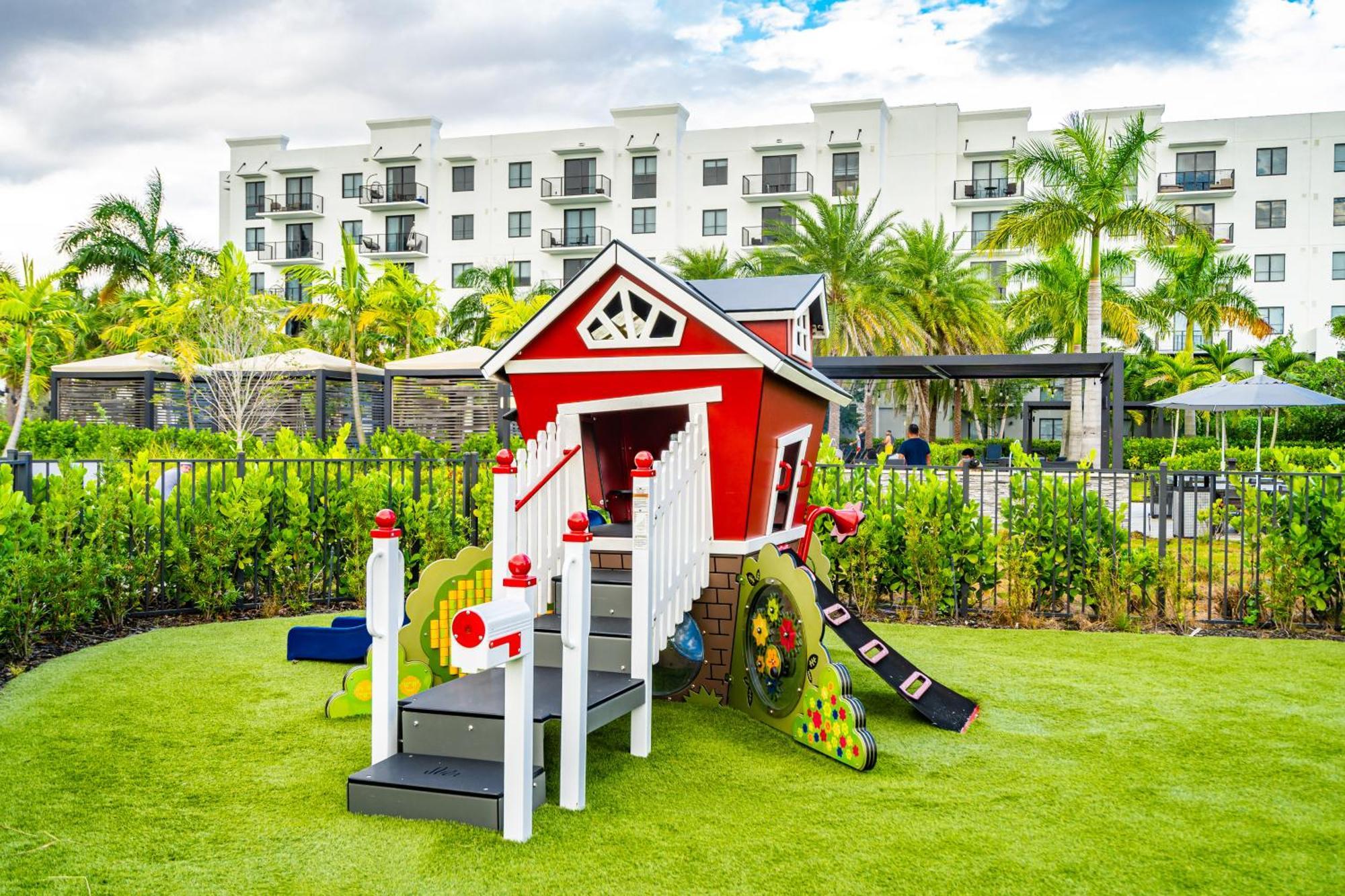 Amazing 2 Bedroom Unit In Doral Miami With Free Parking Хайлиа-Гарденс Экстерьер фото