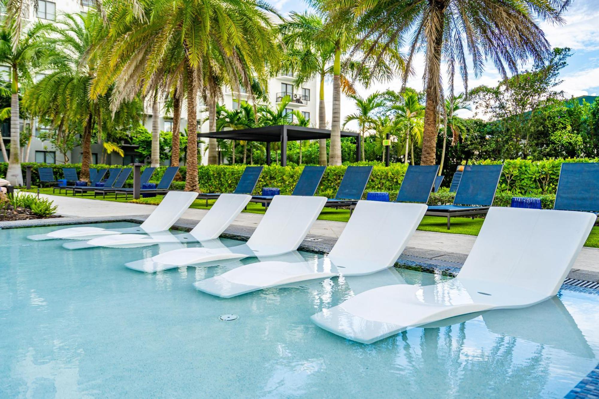 Amazing 2 Bedroom Unit In Doral Miami With Free Parking Хайлиа-Гарденс Экстерьер фото